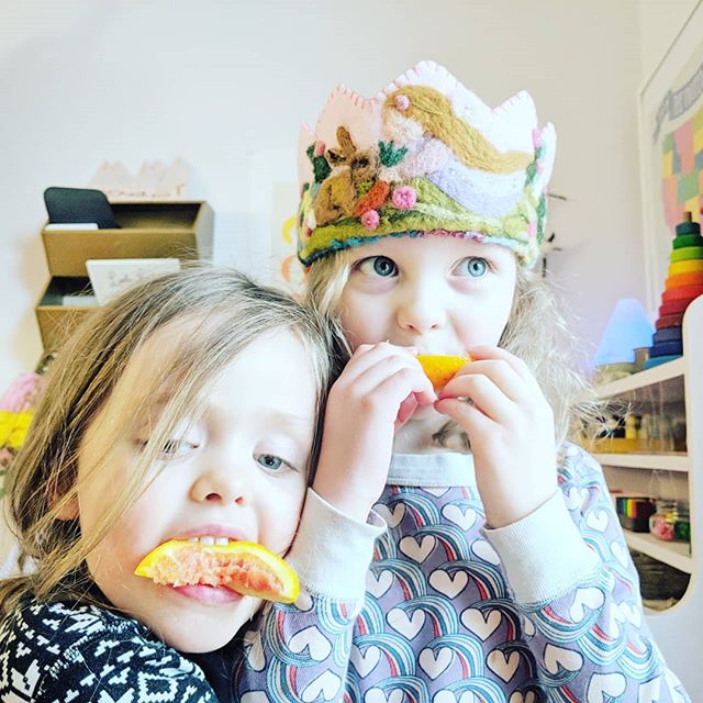 Two young children eating fruit