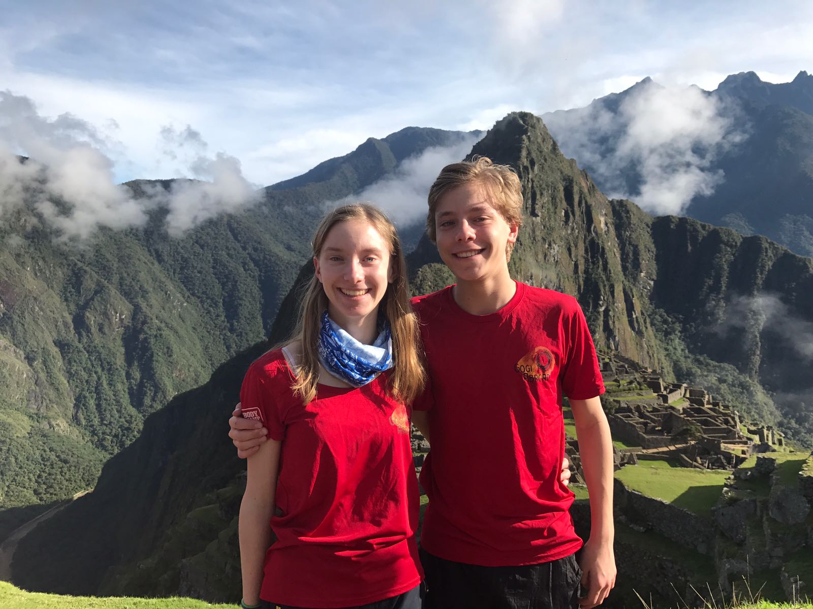 Oak Meadow distance learning students studying abroad in Peru